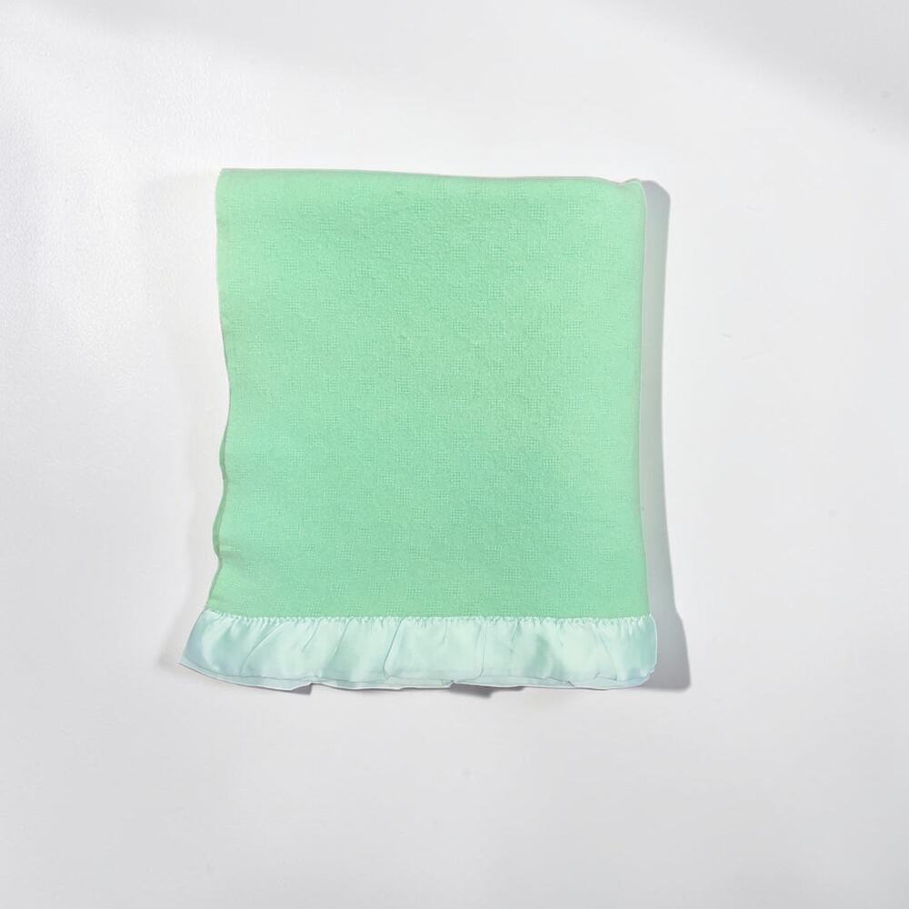Vtg Unbranded Mint Green Wool Camp Waffle Blanket Satin Trim Full Sized 76”x80”